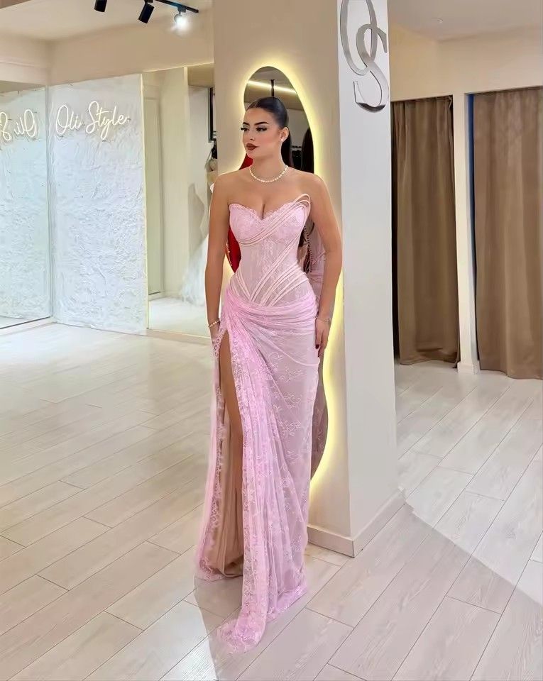 2026 Elegant Light Pink Lace Evening Dresses Saudi Arabic Sweetheart Corset Boning Sexy Formal Party Gowns For Women Side Slit Column Long Birthday Pr