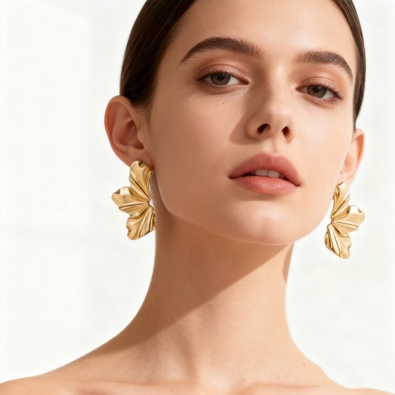 French Fashion Geometric Metal Earrings Unique High Feeling and Simple Big Earrings Womens Party Jewelry Accessories 240710