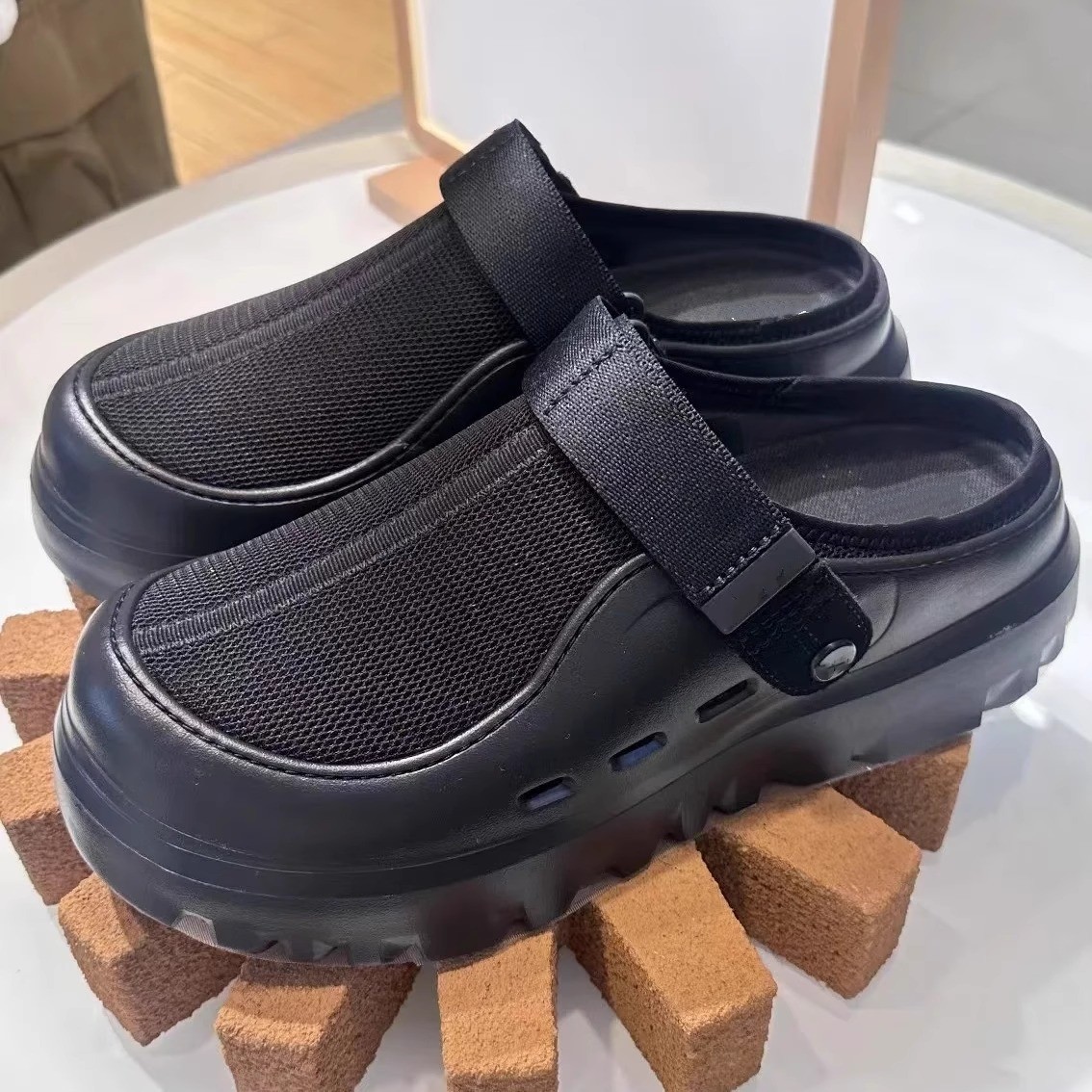 Hot Free shipping designer slippers for mens womens flat sandals black beige orange green Fashionable and versatile Large summer mesh sandals breathab