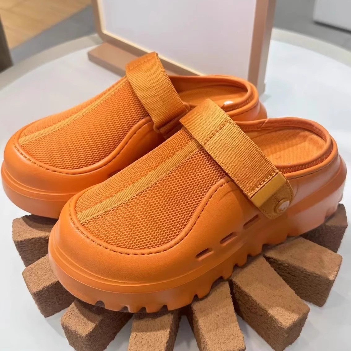 Hot Free shipping designer slippers for mens womens flat sandals black beige orange green Fashionable and versatile Large summer mesh sandals breathab