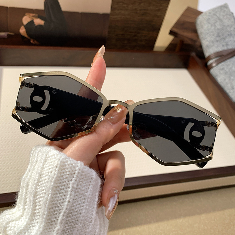 Luxury Brand Designer Sunglasses European And American New Style Street Photography Polygonal Fashion Metal Sunglasses For Women, Unique Trendy Street