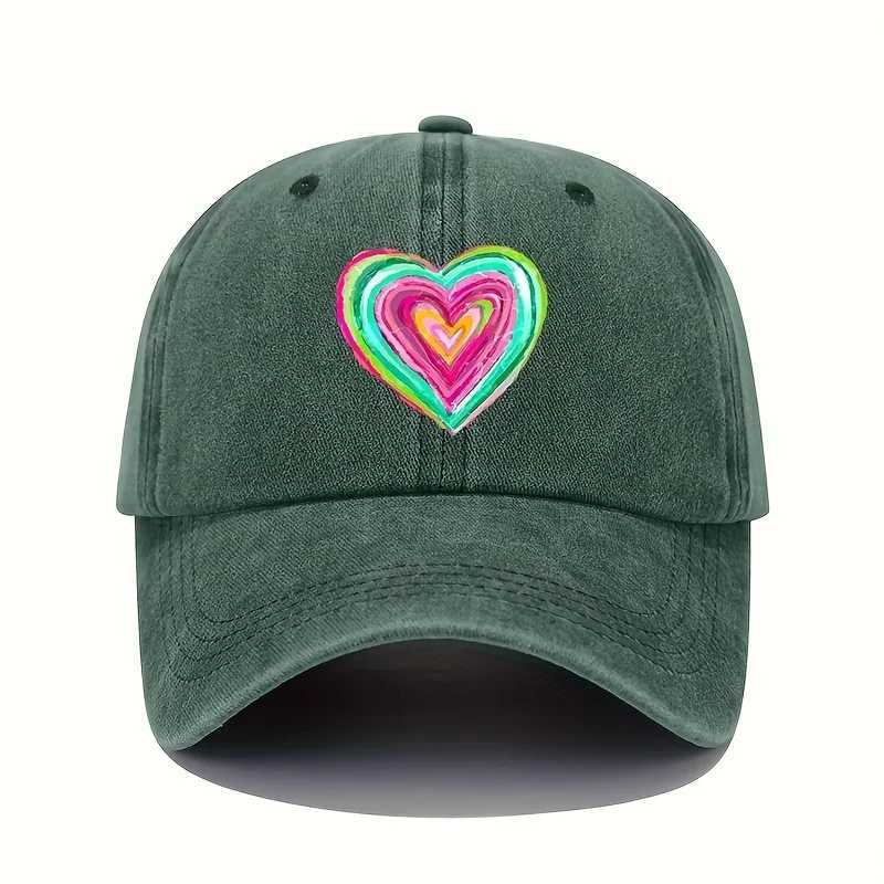 Vintage baseball cap with vibrant heart-shaped print and adjustable sun protection casual headpiece Z260327