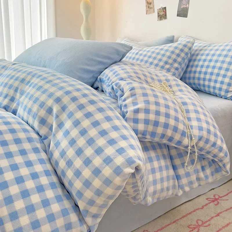 2024 New Milk Fleece Plaid Single Quilt Set Thickened Warm Duvet Cover Double Use Large Size Bedding 180x220 200x230 220x240 H260327