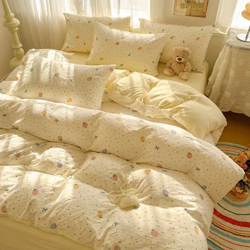 Three-piece down quilt cover pillowcase set bedding set for bedrooms or guest rooms soft and breathable without core H260327