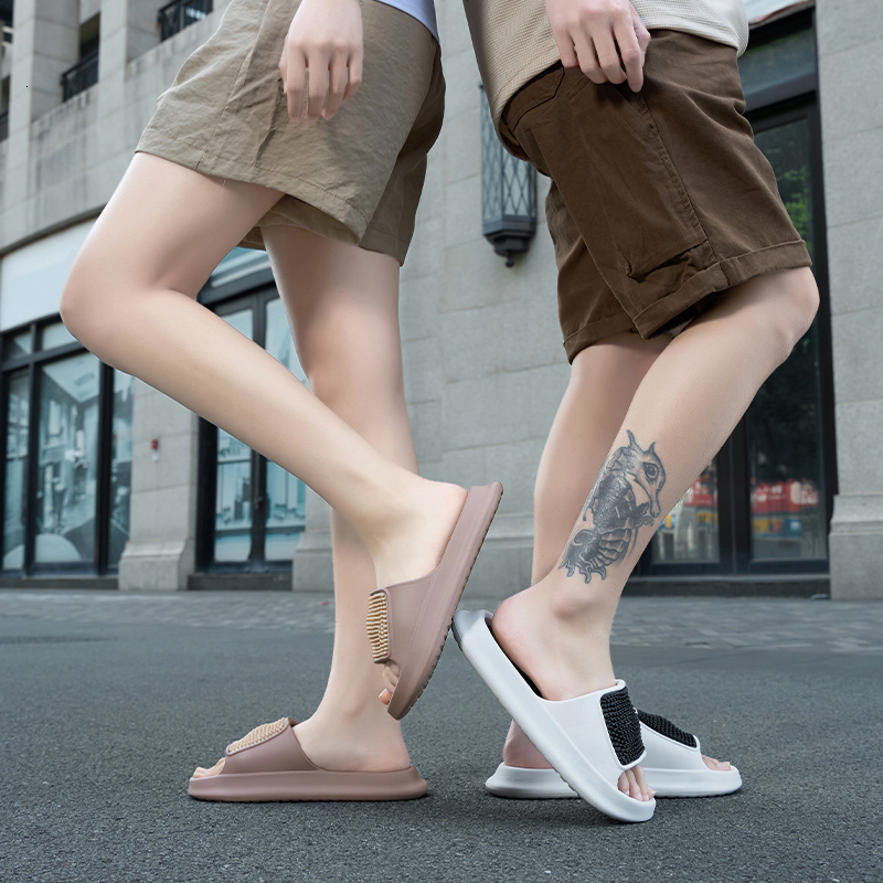 Designer slides Men's ultra light Trendy Thick Bottom Cloud Slippers Summer outdoor sandals fashionable non slip solid slide 2506A