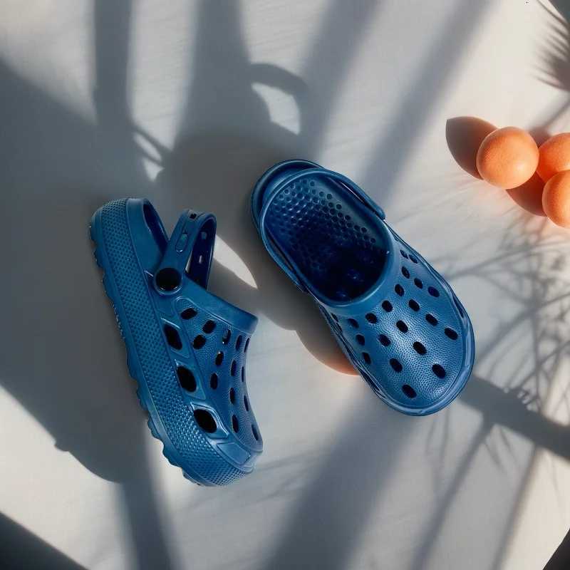 Adorable Kids Beach Shoes Lightweight Breathable Children Sandals Outdoor Learning Shoes Fashionable Simple EVA Clog FootwearT260327