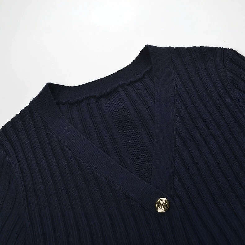 2026 autumn and winter new designer fashionable and elegant V-neck bell shaped sleeves versatile CC pleated c1 knitted women's cardigan top
