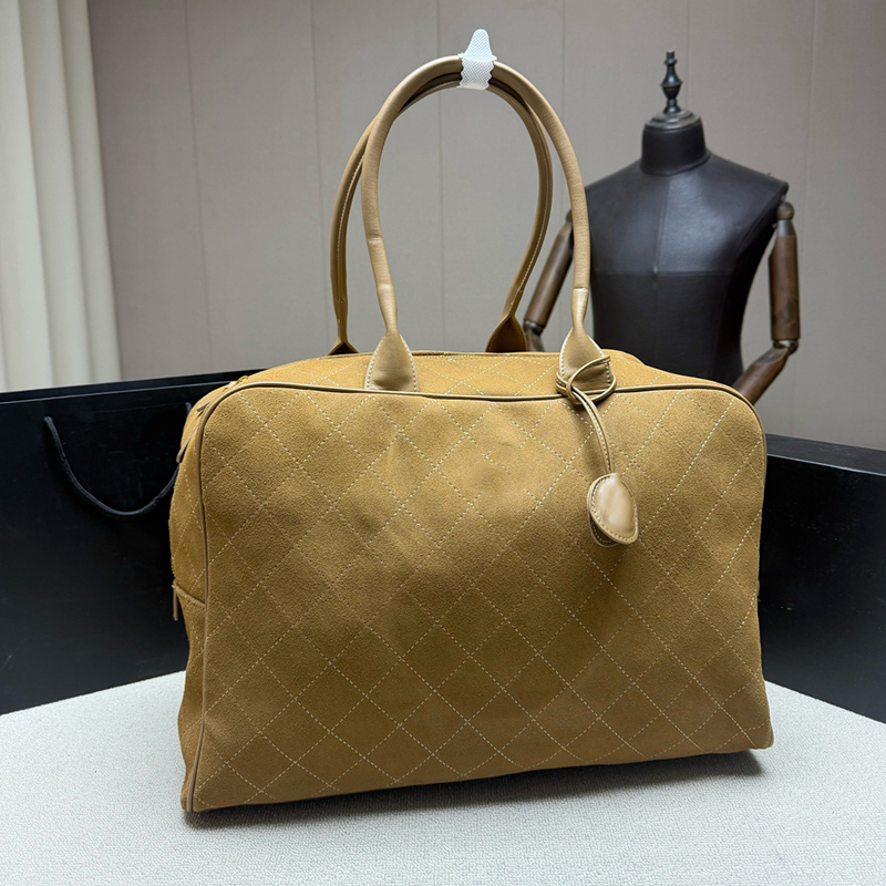 Suede Tote Airport Bag 43cm Designer Lady Shoulder Bag Genuine Leather Checkered Pattern Gold Hardware Classic Coin Small Pendant Large Capacity Shopping Sacoche