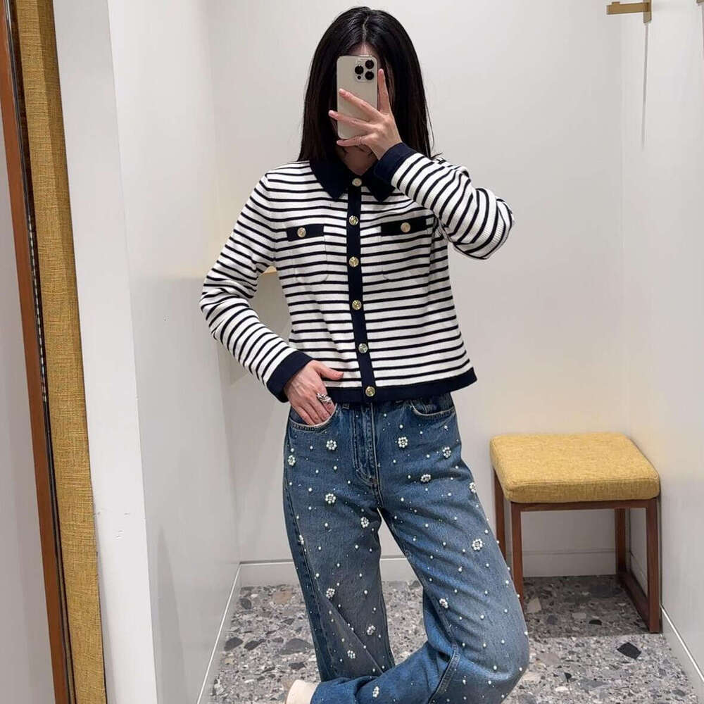 2026 Spring New D19 Designer Women's Fashion Black and White Striped Flip CC Collar Long Sleeve Knitted Short Cardigan