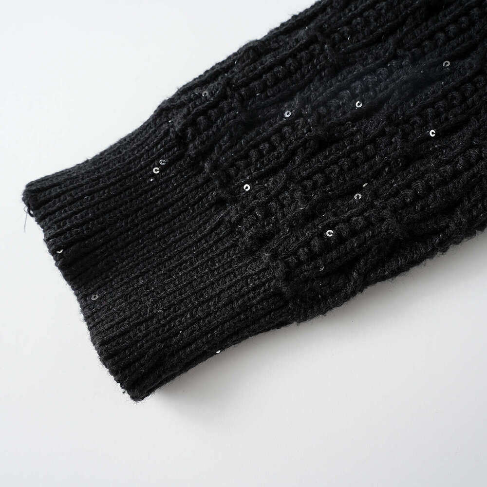 2026 Spring and Autumn New Designer D19 Fashion Glitter Round Neck Women's CC Hollow Sweater Loose Twisted Knitted Top
