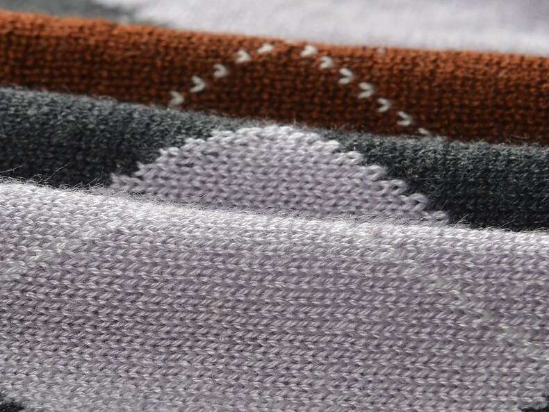 2026 CC autumn and winter new designer diamond pattern color D19 blocked college retro polo neck slim knit top