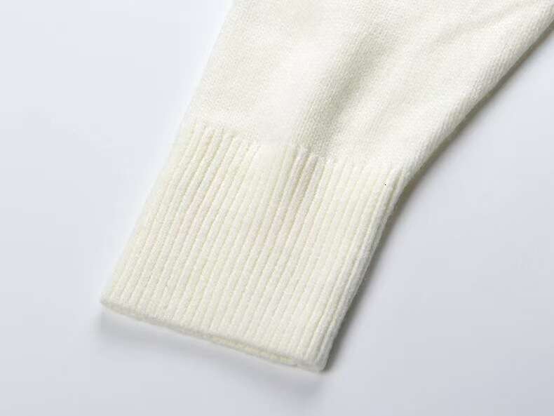 D19 2026 Summer New Designer French Elegant Fashion Women's White Long Sleeve CC Knitted Sweater