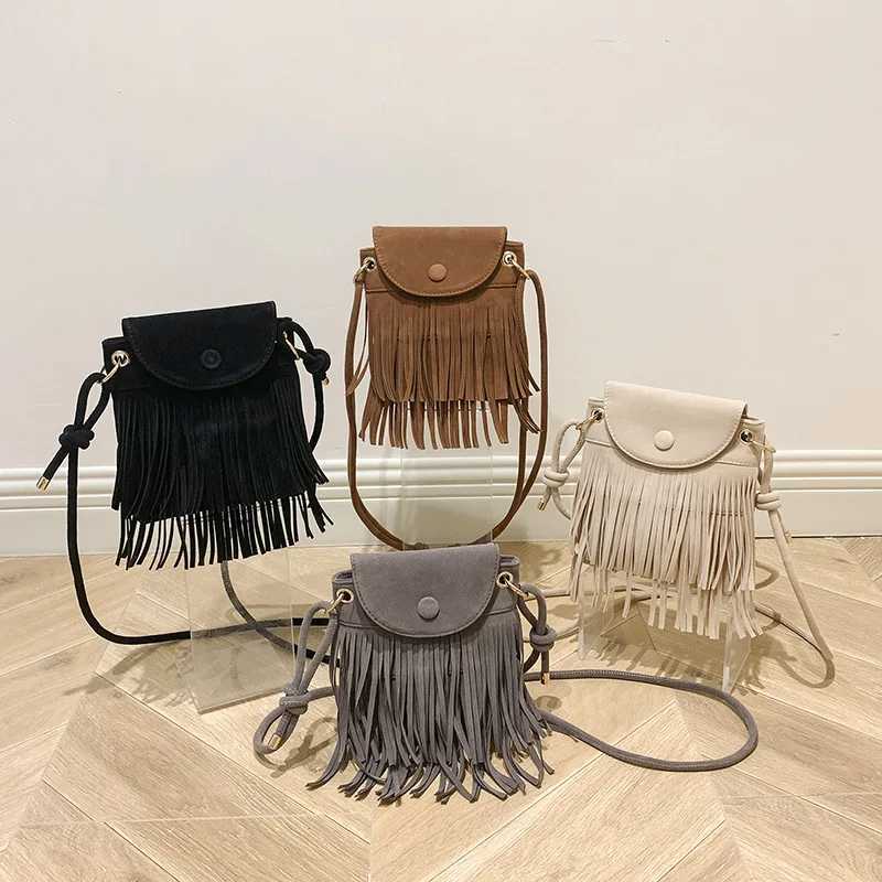 Trendy Leather Shoulder Bag Tassel Solid Color for Women Fringe Design Messenger Bag with Adjustable Strap Everyday Shoulder Bag C260327