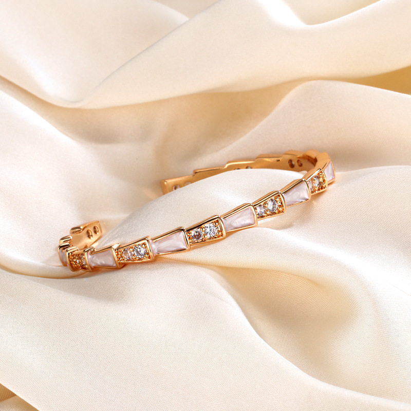 White mother-of-pearl bracelet for women, light luxury, fashionable and elegant, open snake-shaped bone bracelet wholesale - view 3