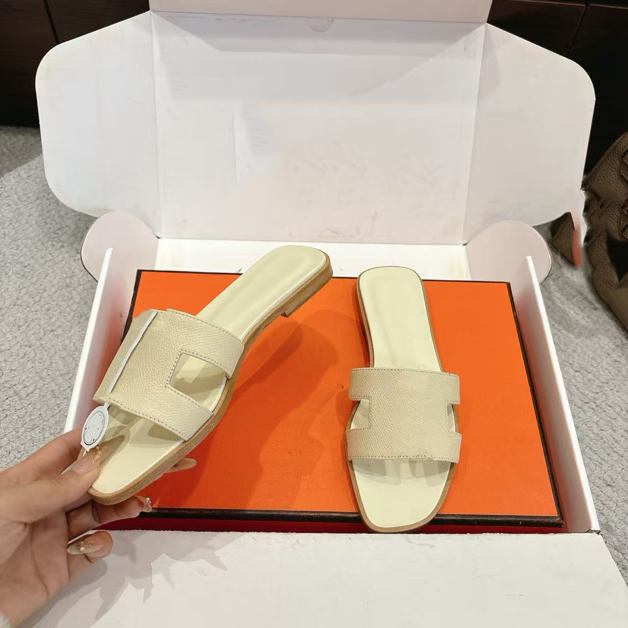 High quality designer flat sandals, classic summer leather, women's sexy single shoes or colorful beach flat shoes