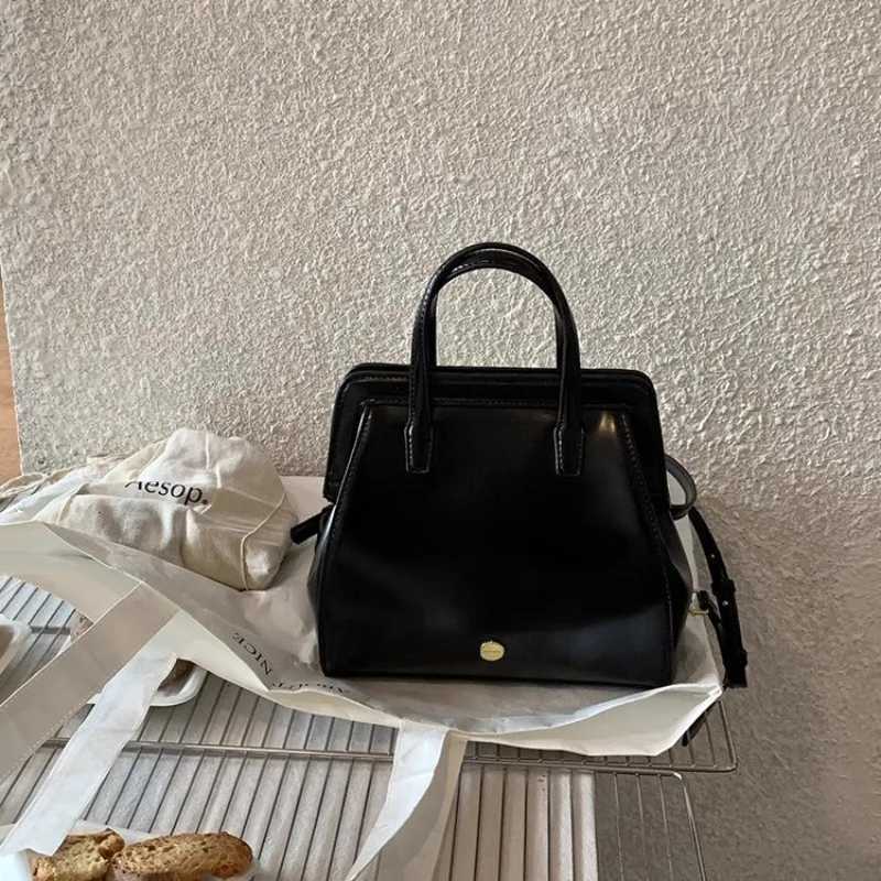 Autumn and winter womens bags retro clip backpacks niche retro black backpacks trendy handbags C260327