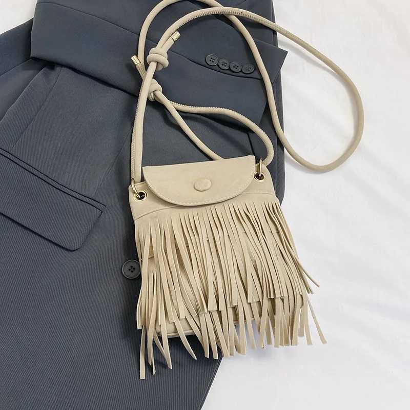 Trendy Leather Shoulder Bag Tassel Solid Color for Women Fringe Design Messenger Bag with Adjustable Strap Everyday Shoulder Bag C260327