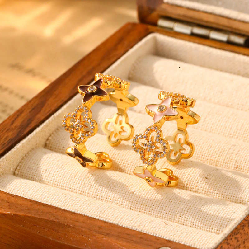 Luxury Brand Designer Jewelry Fashion Micro Pave Zircon Four-Leaf Clover Ring For Women Hollow Design High-End Light Luxury Open Ring Versatile Exquis