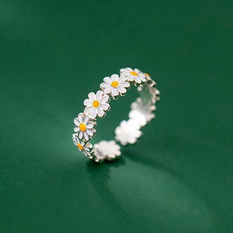Vintage Daisy Flower Rings For Women Cute Flower Ring Adjustable Open Finger Ring Wedding Engagement Rings Trends Female Jewelry H260327
