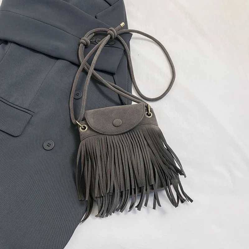 Trendy Leather Shoulder Bag Tassel Solid Color for Women Fringe Design Messenger Bag with Adjustable Strap Everyday Shoulder Bag C260327