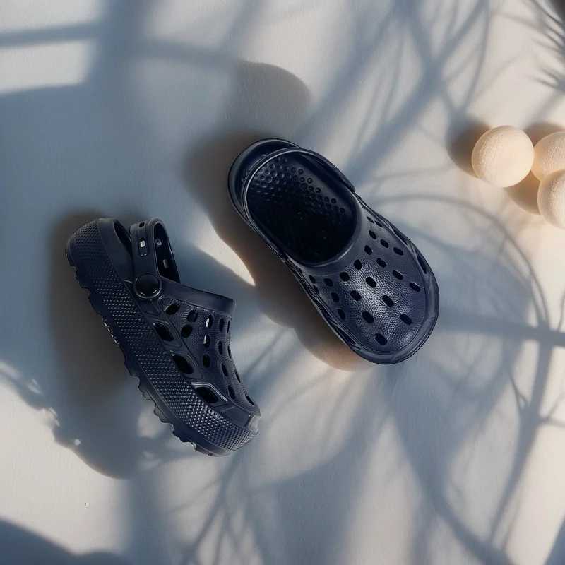 Adorable Kids Beach Shoes Lightweight Breathable Children Sandals Outdoor Learning Shoes Fashionable Simple EVA Clog FootwearT260327