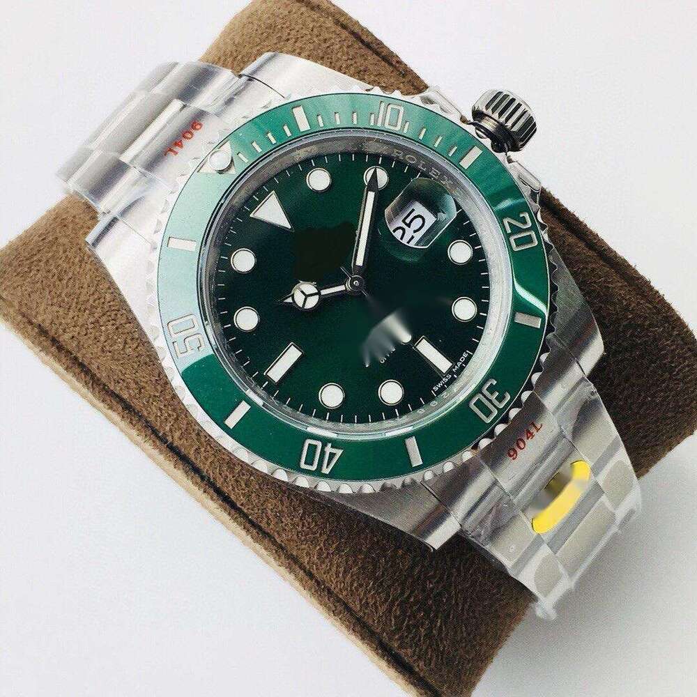 Luxury Green Dial Diver Watch for Men 40mm Stainless Steel Automatic Mechanical Wristwatch with Date Display, Rotating Bezel & Sapphire Crystal