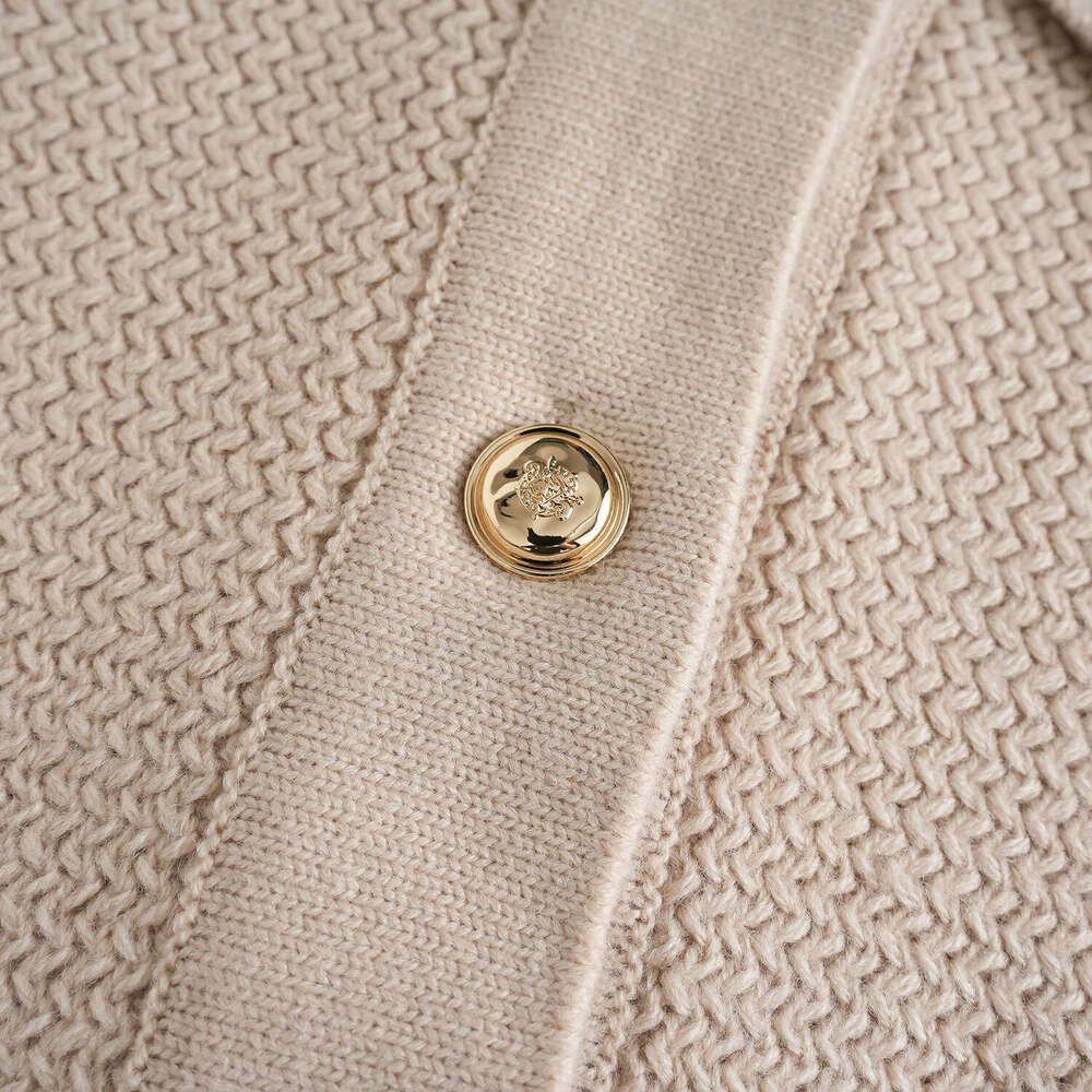 Designer French niche women's coat 2026 CC autumn D19 and winter new item, collar metal buckle knitted wool cardigan