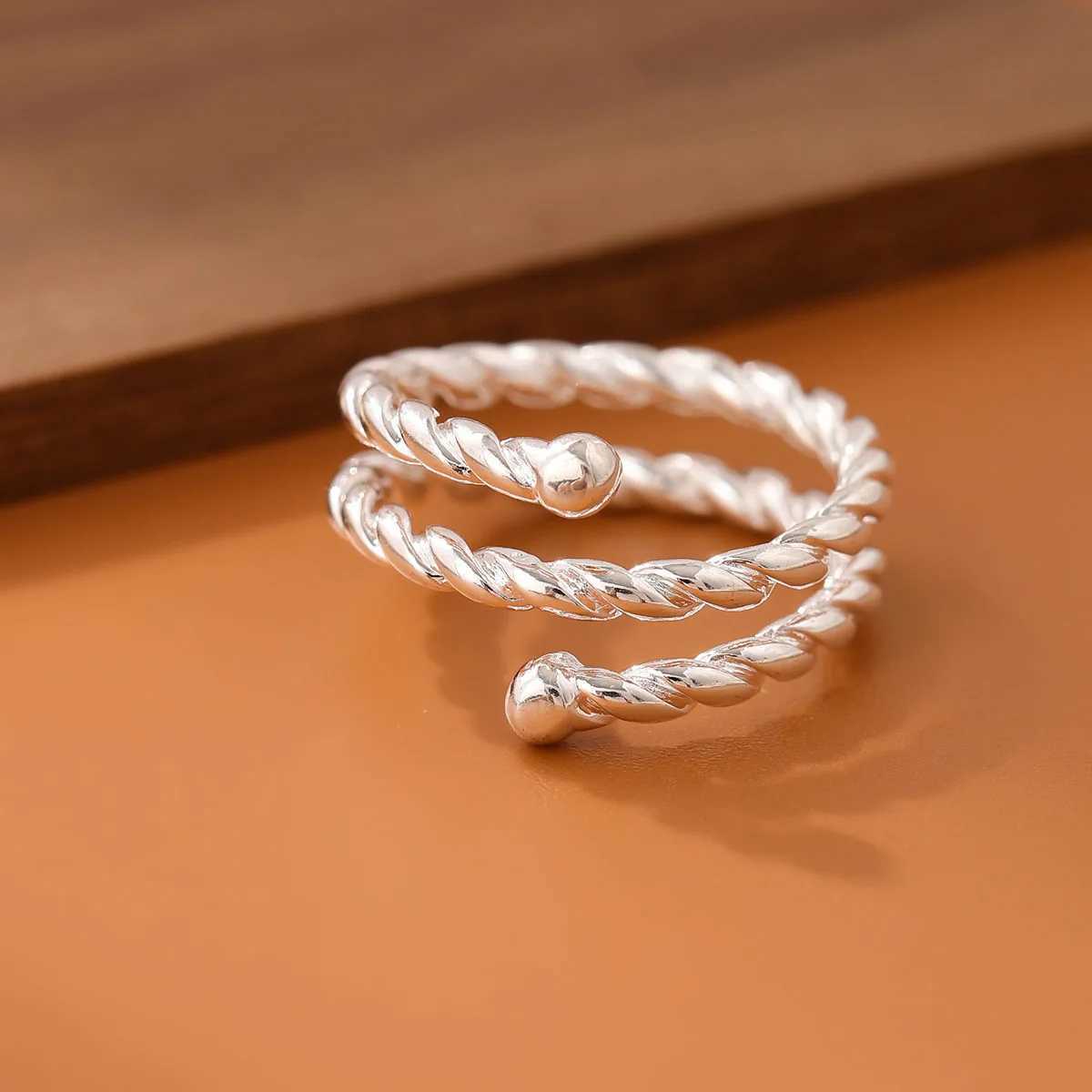 New Fashion Anti-allergic 925 Sterling Silver Jewelry Beautiful Fresh And Simple Twisted Personality Rings R084 H260327