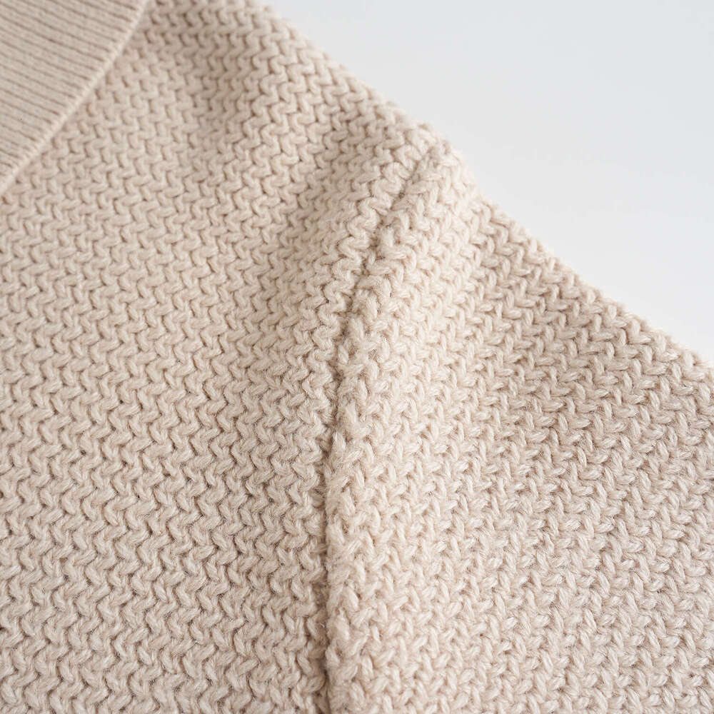 Designer French niche women's coat 2026 CC autumn D19 and winter new item, collar metal buckle knitted wool cardigan