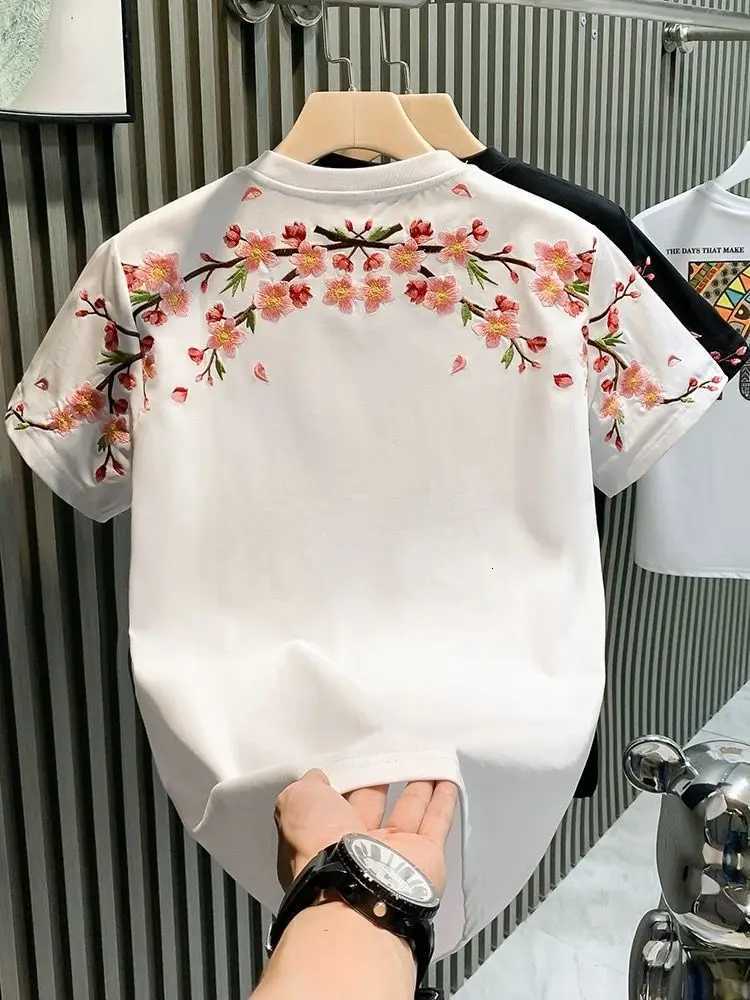 Brand Light Luxury Mens T-shirt Short-sleeved Youth Plum Blossom Embroidery National Trend Internet Celebrity Hot Half-sleeved C260326