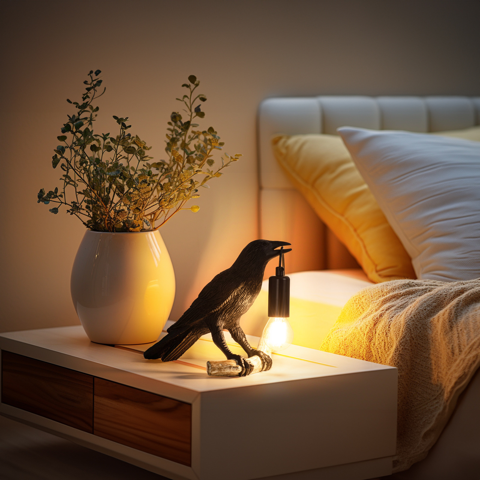 Creative Crow Bird Table Lamp Modern Resin Raven Desk Lamp for Bedroom Bedside Living Room Decor