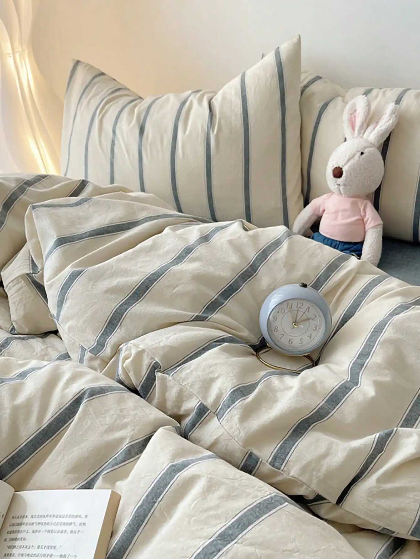 3-Piece Striped Duvet Cover Set with 2 Pillow Shams 100 Polyester H260327