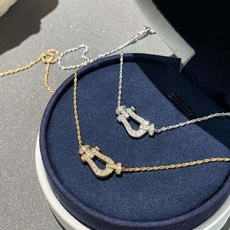 Necklace Designer Necklace For Women Horseshoe Buckle Crystal Pendant Twisted Chain Necklace 10 Styles Titanium Steel Luxury Fashion Jewelry Daily Wear very nice