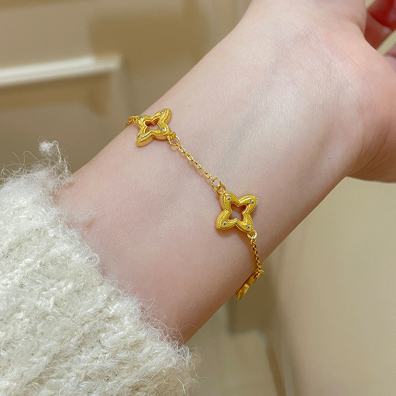 Luxury Brand Designer Jewelry Vintage Style Gold Brushed Hollow Four-Leaf Clover Bracelet Retro High-End Light Luxury Fashion Personality Jewelry For 