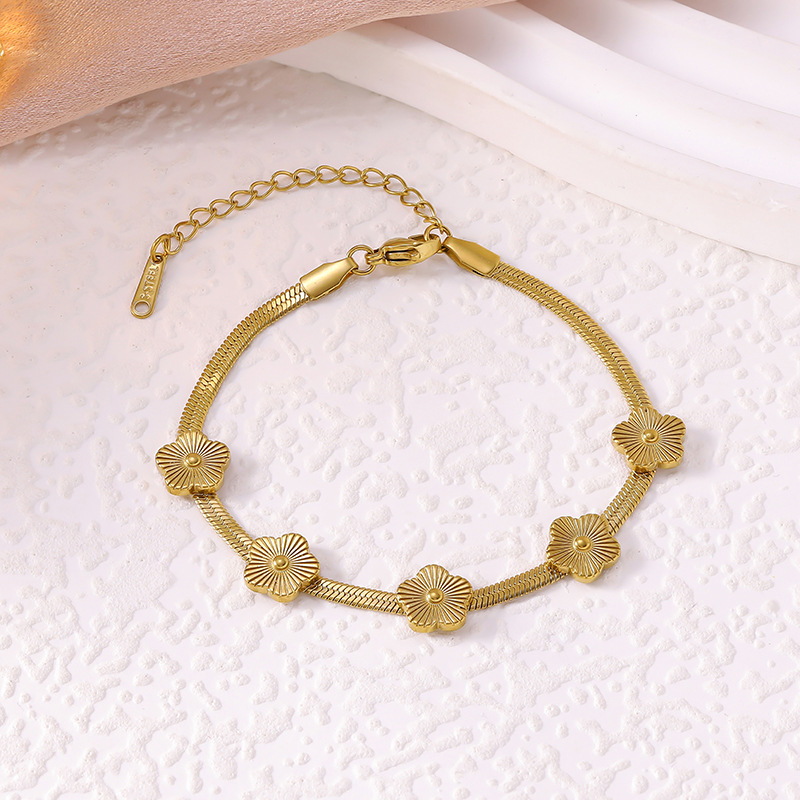 2026 European American ins-style new 9mm mini five-leaf flower blade chain titanium steel bracelet and necklace jewelry two-piece set - view 4