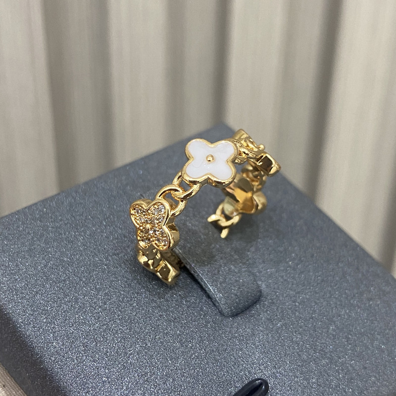 European American Style 18K Gold Plated Natural Clover Ring Light Luxury Jewelry Elegant Open Ring