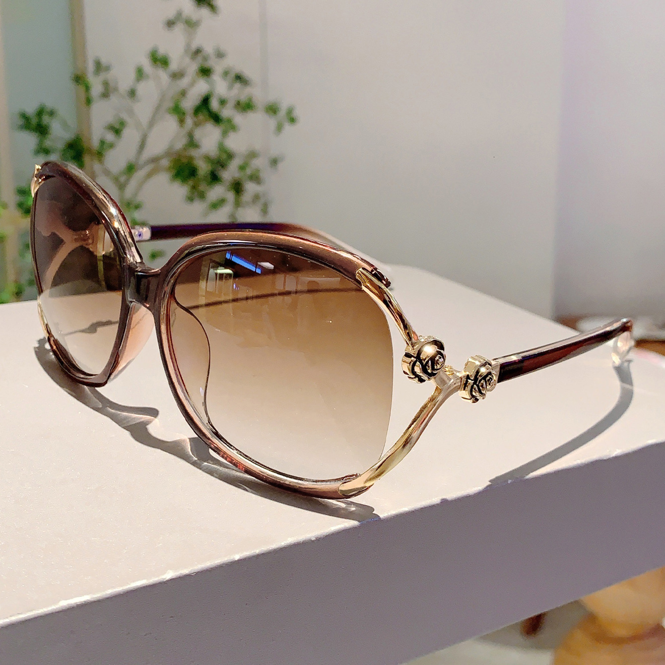 Luxury Brand Designer Sunglasses 2025 Women's Fashion Glasses Large Frame Camellia Metal Sunglasses Women's New Elegant Trendy Sunglasses