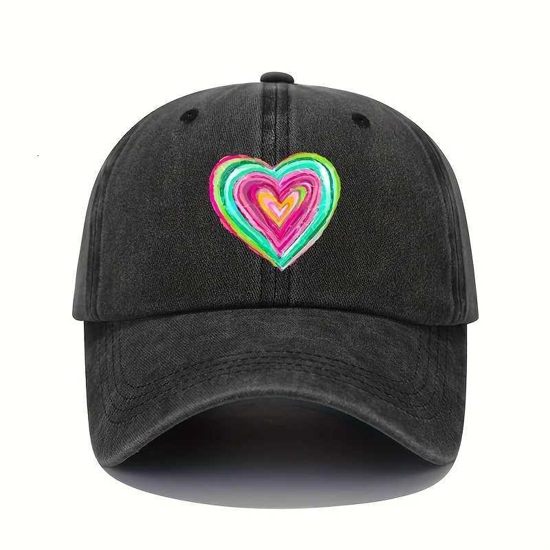 Vintage baseball cap with vibrant heart-shaped print and adjustable sun protection casual headpiece Z260327