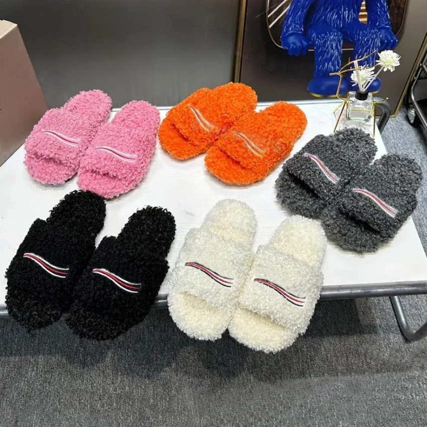 Womens Slides Fur Slippers Designer Fall Winter Homewear Slide Black White Orange Pink Burgundy Luxury Warm Sandals Comfortable Fuzzy Girl Flip Flop Slipper 35-45
