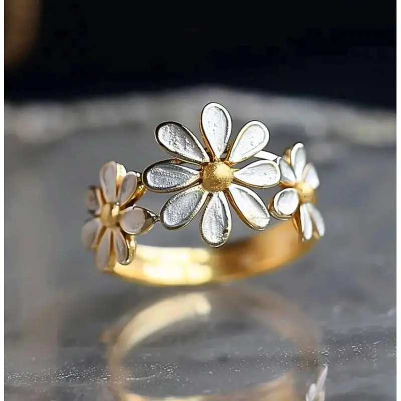Fashion Sweet Little Daisy Double Color Dripping Oil Womens Ring Cold Style Simple Flower Mori All-Match Jewelry Gift H260327