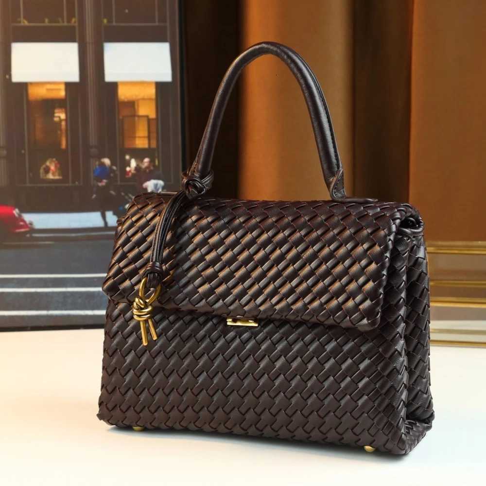 Luxury Designer Hand-woven Handbags High-quality Large Capacity Shoulder bags Womens Crossbody Bag Commuting Briefcases C260327