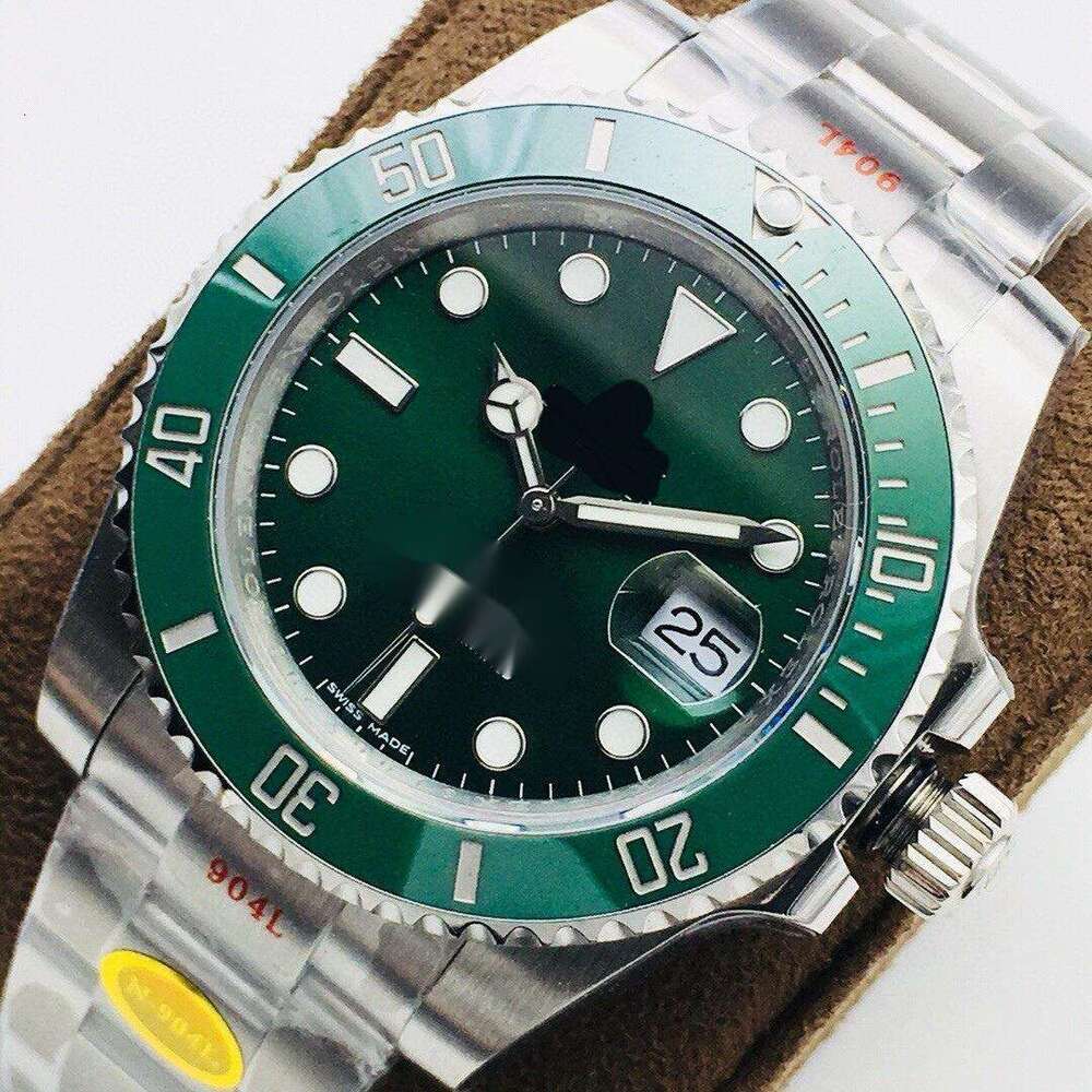 Luxury Green Dial Diver Watch for Men 40mm Stainless Steel Automatic Mechanical Wristwatch with Date Display, Rotating Bezel & Sapphire Crystal