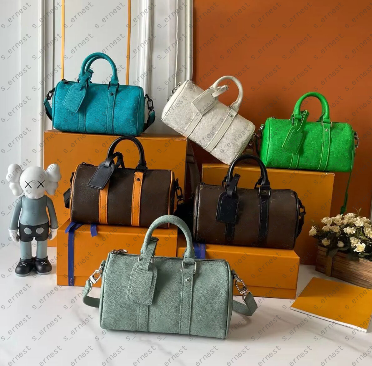 Designer bags Men women fashion travel bag 25cm capacity Zipper Embossed Tote canvas leather shoulder crossbody bag