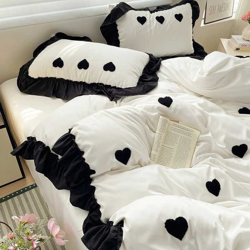3 Piece Sheet Set Black heart embroidery duvet cover Set comfortable Bedding Set Bedspread for All Season H260327