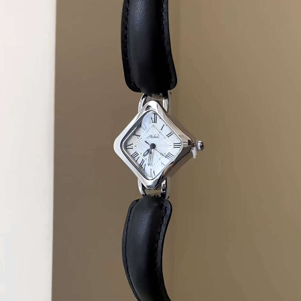 New Women's Stylish and Elegant Light Luxury Retro Watch with Roman Numerals