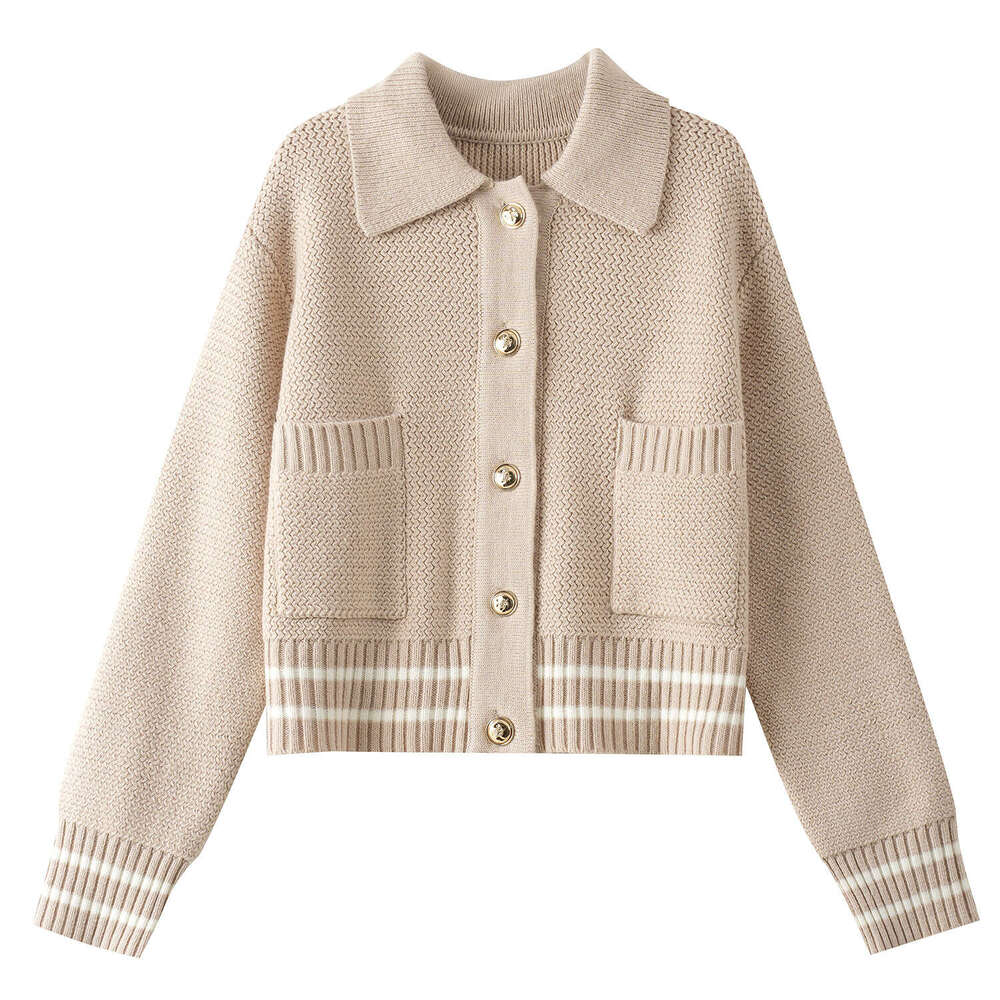 Designer French niche women's coat 2026 CC autumn D19 and winter new item, collar metal buckle knitted wool cardigan