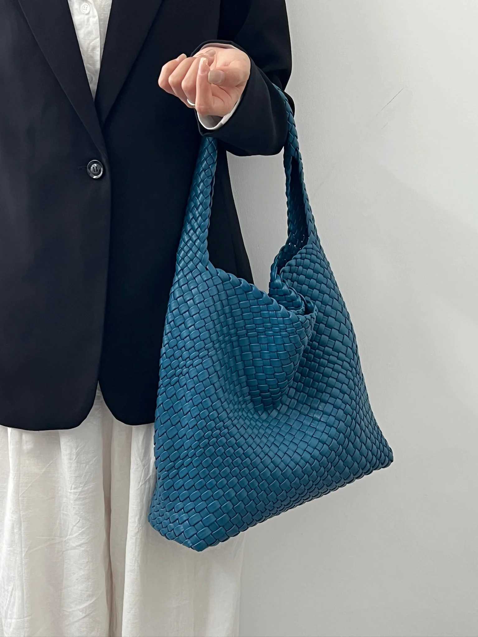 Shoulder bag Woven Bag for Women Europe and the United States popular PU leather soft fabric women underarm bag C260327