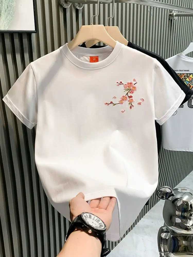 Brand Light Luxury Mens T-shirt Short-sleeved Youth Plum Blossom Embroidery National Trend Internet Celebrity Hot Half-sleeved C260326