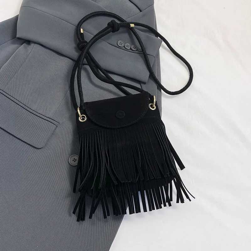Trendy Leather Shoulder Bag Tassel Solid Color for Women Fringe Design Messenger Bag with Adjustable Strap Everyday Shoulder Bag C260327