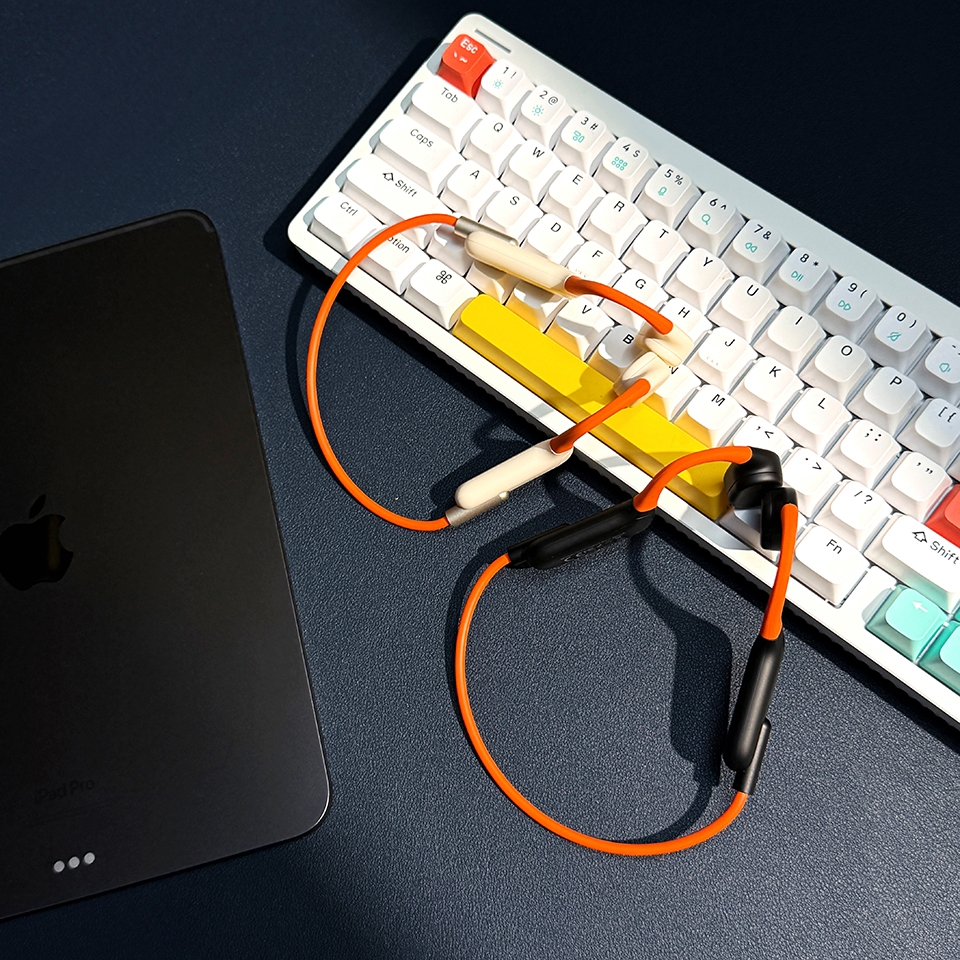 Waterproof IPX8 Bone-Conducting Sports Headphone w/MP3 Player & ENC Microphone - Ideal For Swimmers